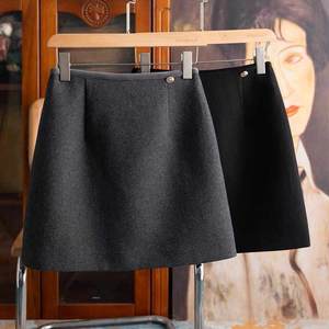 
2025 new autumn fat girl high-waisted A-line short skirt plus size fashion slimming woolen lined hip skirt trendy