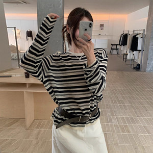 
Korean chic autumn new retro temperament round neck contrast color loose and versatile Korean long-sleeved striped sweater for women