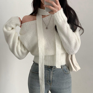 Korean chic winter gentle temperament one-length neck off-shoulder design loose and versatile long-sleeved knitted sweater with a scarf