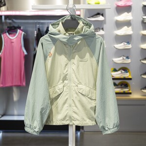 Li Ning Cross sports windbreaker 2024 Autumn new women's water -proof water pouring water loose hooded coat AFDU532
