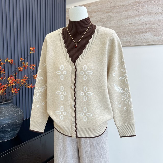 Fashionable and fashionable mother suit new knitted autumn and winter fake two-piece tops middle-aged and elderly women's temperament half-turtleneck sweater