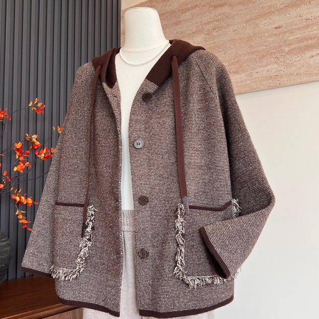 Fashionable mother's knitted sweater top buttoned long-sleeved cardigan hooded casual middle-aged and elderly women's autumn and winter all-match coat