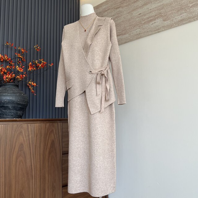 Fashionable and temperamental mother's autumn and winter vest dress long-sleeved mid-length two-piece sweater suit for middle-aged and elderly women