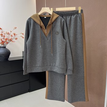 
Mom's new autumn sweatshirt sports upper and lower suit