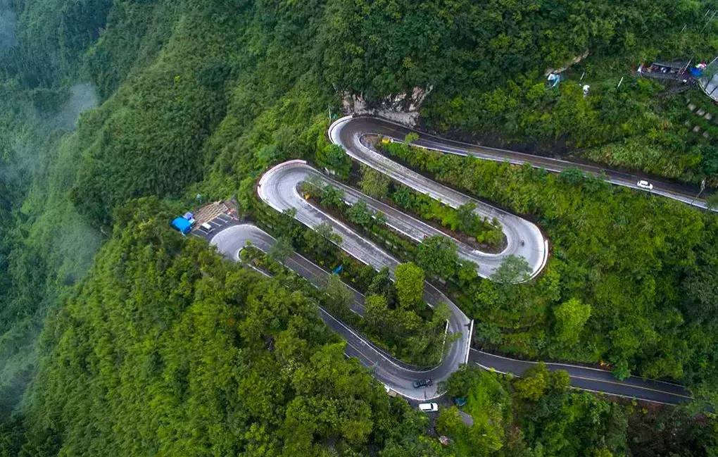 矮寨盘山路图片