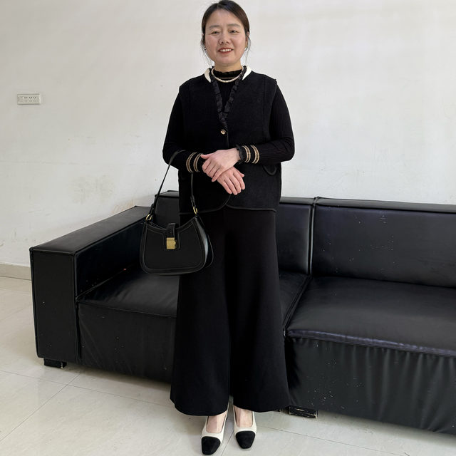 Mom Spring Clothing Casual Set 2025 New Fashionable Middle-aged and Elderly Women's Vest Jacket Spring and Autumn Top Three-piece Set