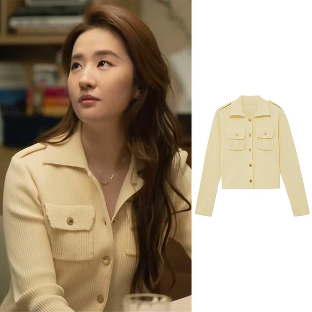 
The story of rose Huang Yimei Liu Yifei same style lapel pocket short cardigan sweater knitted sweater women