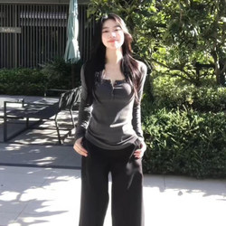 Trendy and Unique U-Neck Long-Sleeve T-Shirt for Women, Suitable for Spring and Autumn, Short Base Layer Top, Slim Fit and Flattering