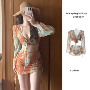 Retro swimsuit female four -piece long -sleeved sunscreen cover meat conservative high -level sensory island vacation hot spring new bikini

