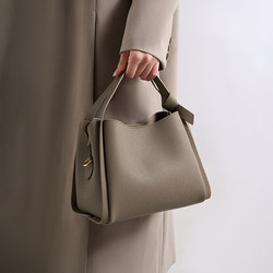 Super Popular Bucket Bag for Women 2026 New Autumn and Winter Textured Large-Capacity Handbag Shoulder Crossbody Bag Stylish Commuter Bag