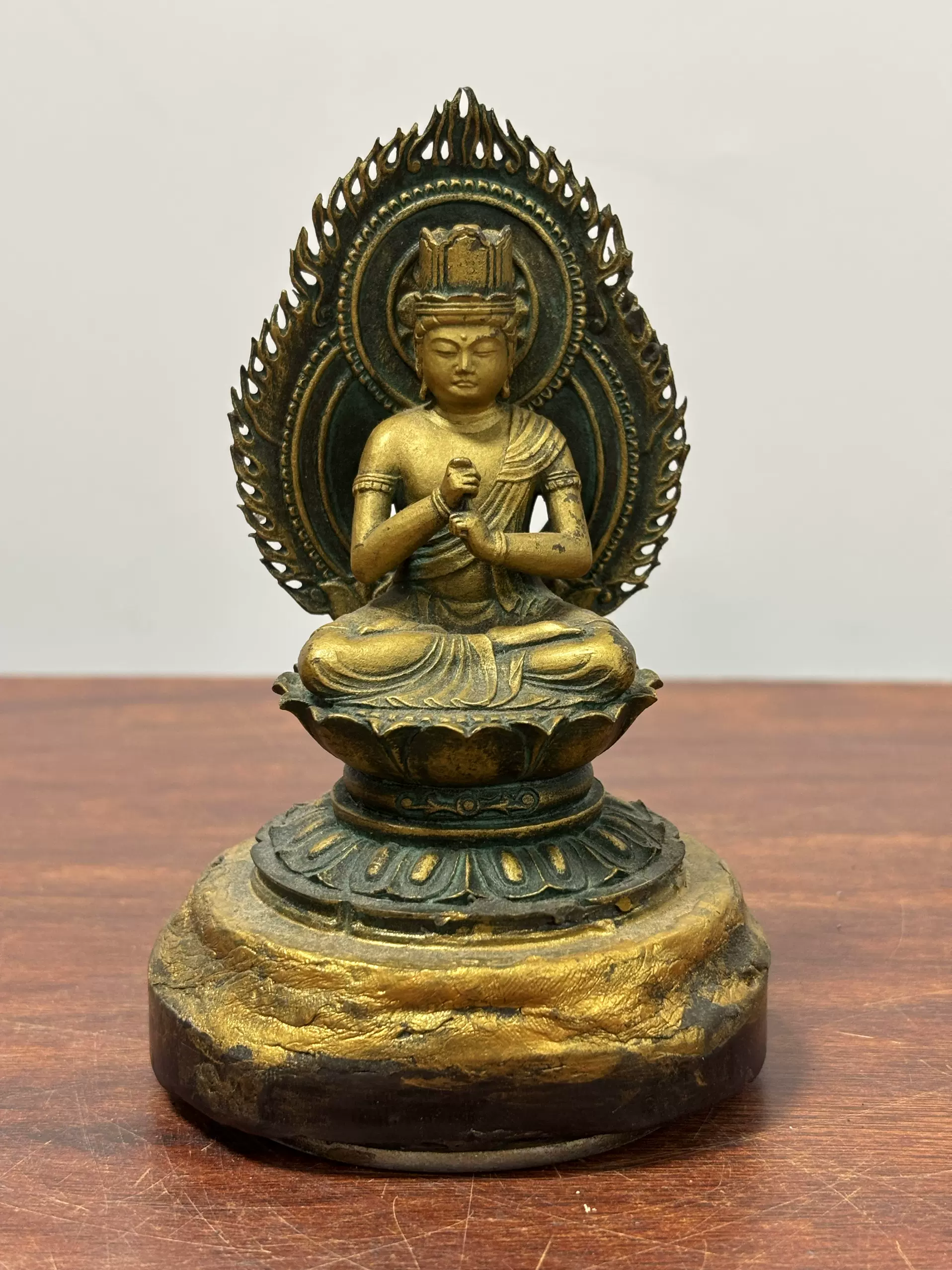 观音像，古銅製，時代物，高63cm，重8000克。 观音像，古銅製，時代物，高63cm，重8000克。 工芸品