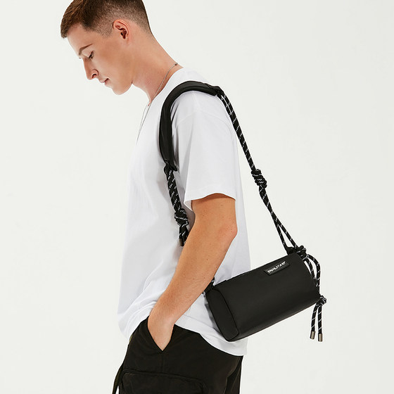 Crossbody bag for men's Japanese personalized round bag wide shoulder strap bag casual versatile shoulder bag fashionable small backpack