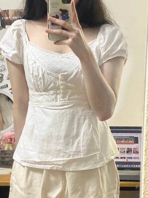 2023 summer new bm pure desire white three-button waist-hugging shirt lace lace V-neck short-sleeved top for women
