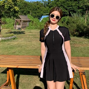 Lizi's chubby mm oversized swimsuit for women, 200 * 0.5kg belly covering, slimming effect, sporty split skirt style hot spring conservative chubby girl