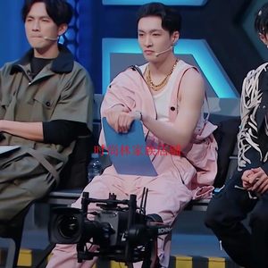 This is street dance, Zhang Yixing's same tank top, men's white pure cotton, large size, breathable, sports, fitness, sweat absorption, fashionable trend