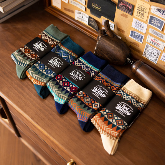 
Red wind pure cotton ethnic style mid-tube stockings NINOMAE Ami Kaji men and women retro flower stockings long stockings