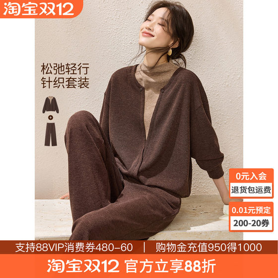 
Mohan Yimei navy style two-piece set 2025 winter relaxed splicing V-neck contrasting sweatshirt wide-leg sweatpants suit