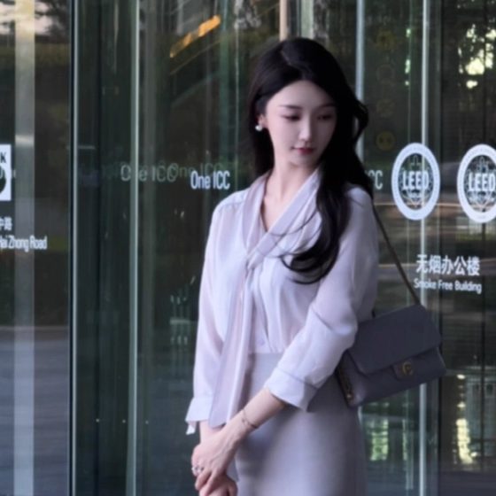 
Original by the young chairman Wcuture Korean drama heroine style color combination splicing, high waist-hugging fake two-piece dress