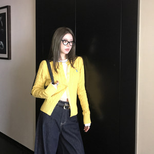 
Thickened cream yellow sweater cardigan coat autumn and winter 2025 Korean style slim twist knitted sweater short top to wear outside