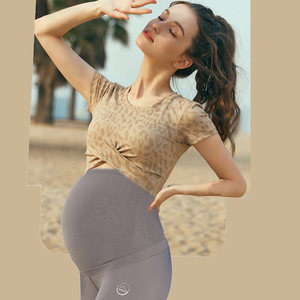 
2023 Spring and Summer New Pregnant Women's Yoga Suit Set with Chest Pad Short Cubic Top Fitness Clothes Sports Leggings