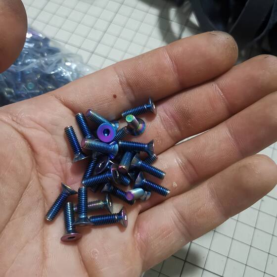 
Elastic titanium alloy screw colorful legend clip hexagonal screw slingshot flat clip screw water tiger clip