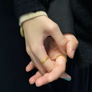周大福 爱心黄金戒指