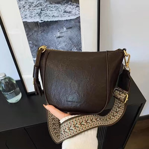 
Shell bag women's 2025 new super popular niche retro armpit bag fashionable versatile one-shoulder crossbody bag