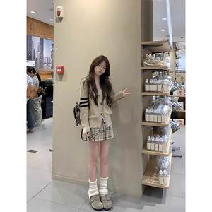 
Autumn American retro plaid pleated skirt for women new high-waisted hip-covering A-line design red short culottes