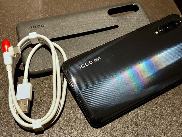 爱打扮(www.idaban.cn)，iQOOPro，挤掉5G手机的价格泡沫10