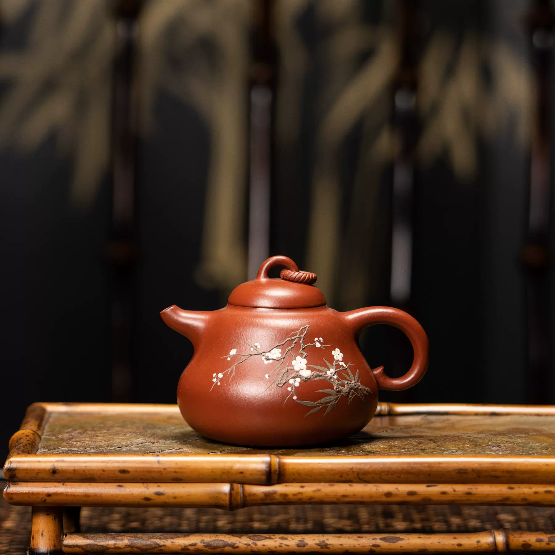 ＊中国古美術/朱泥紫砂梅花紋茶壺（底款：不明） 中国古美術/朱泥紫砂梅花紋茶壺（底款：不明） 中国古美術/朱