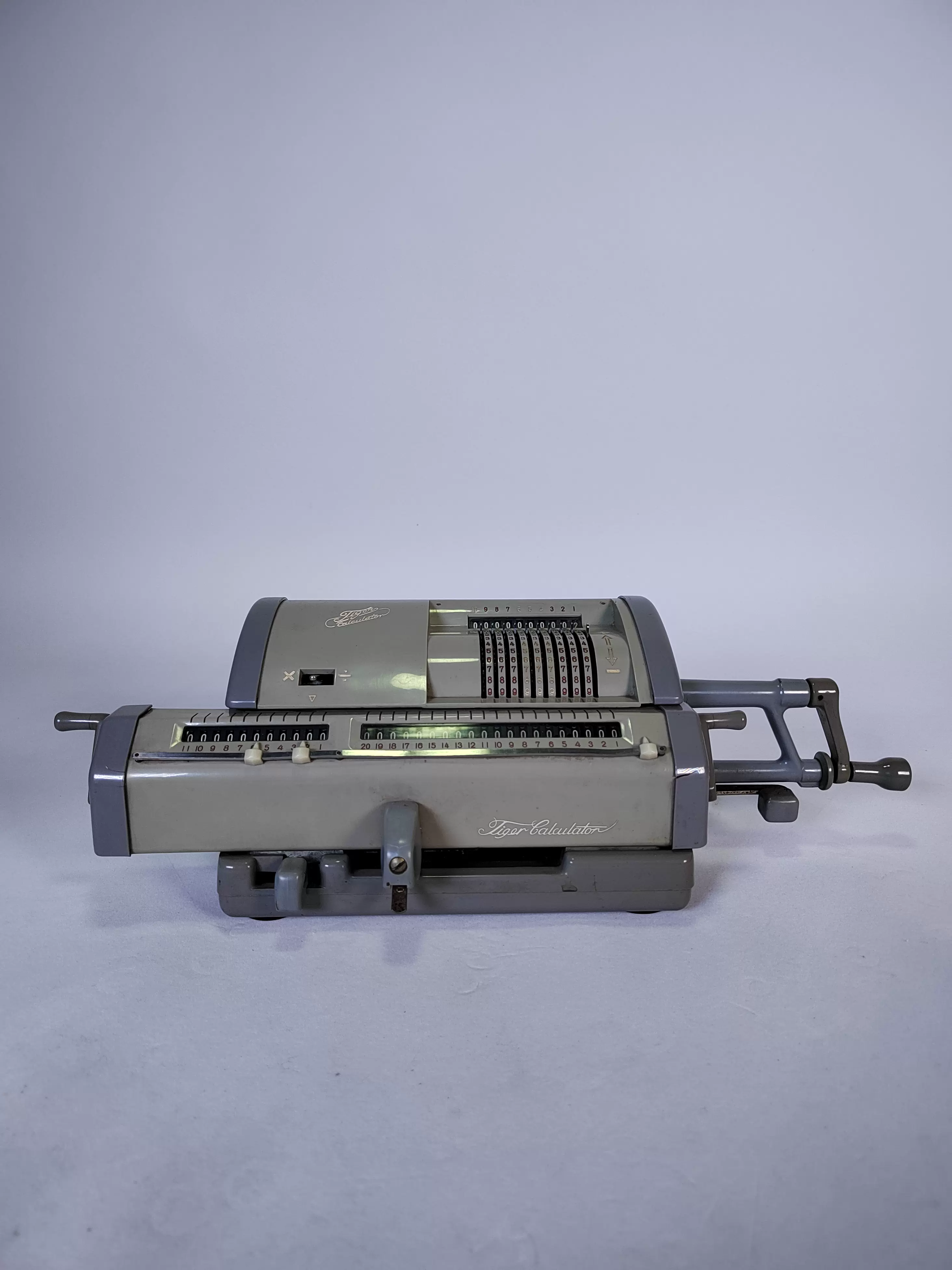 昭和レトロ 希少 タイガー(TIGER)手廻計算機 初期 虎マーク