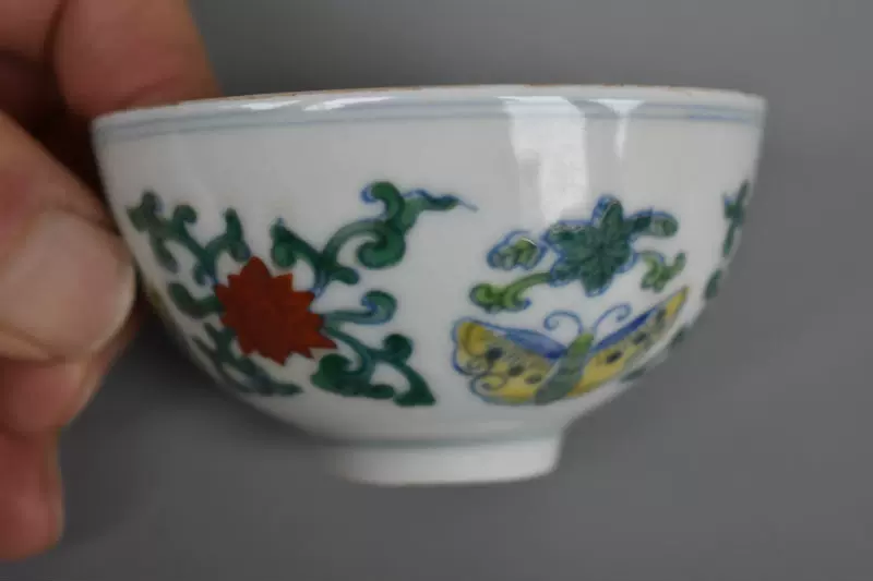 古瓷器元明清瓷器大明成化年制斗彩蝴蝶花卉纹