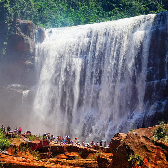 私家团贵州遵义红色亲子6天【十二背后地心探洞+乌江寨苗王】