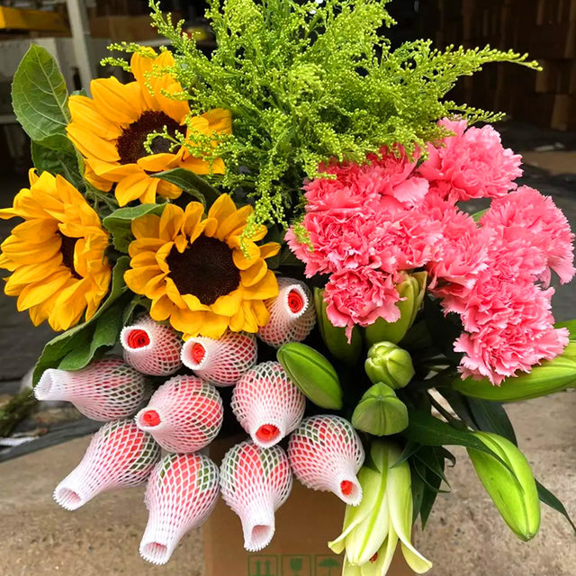 Flowers Yunnan base straight hair rose perfume lily home flower arrangement flowers carnation sunflower fresh cut