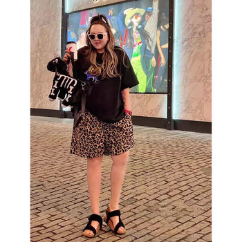 250Jin [Jin equals 0.5 kg] Large size women's fat mm shorts loose and casual
