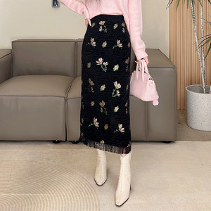 
Jacquard Velvet Tassel Long Skirt Women's Winter 2024 New High Waist A-Line Skirt Back Slit Temperament Hip Cover Skirt