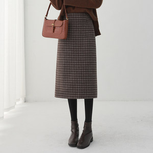 
Wool plaid skirt for women in winter 2025 new A-line skirt high-waist mid-length skirt for winter sweater