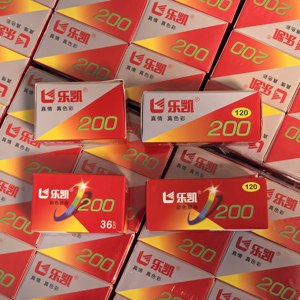 
5 rolls with free shipping. Resumption of production of Lucky color film C200 ISO200. Brand new 135 film 120 type forward stock.