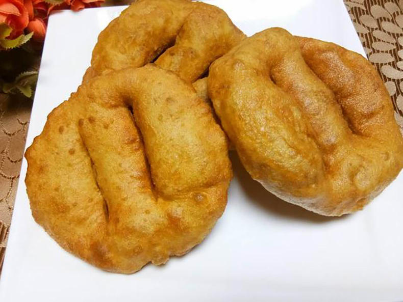 这样做的炸油饼干净又卫生，比油条还好吃(图1)