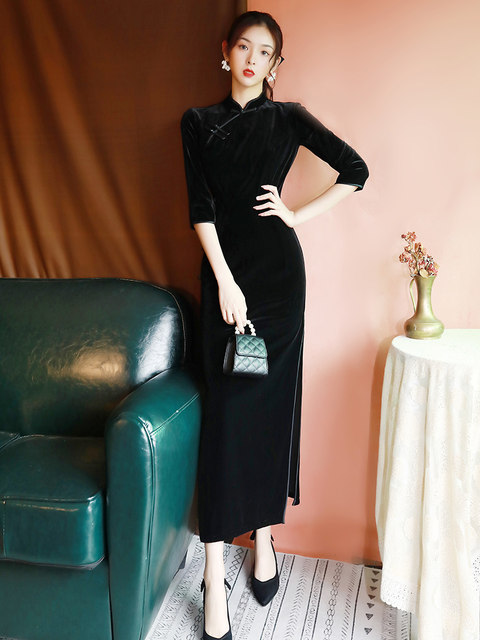 Black velvet cheongsam sexy long women's autumn and winter long-sleeved retro Chinese style modified dress for daily wear