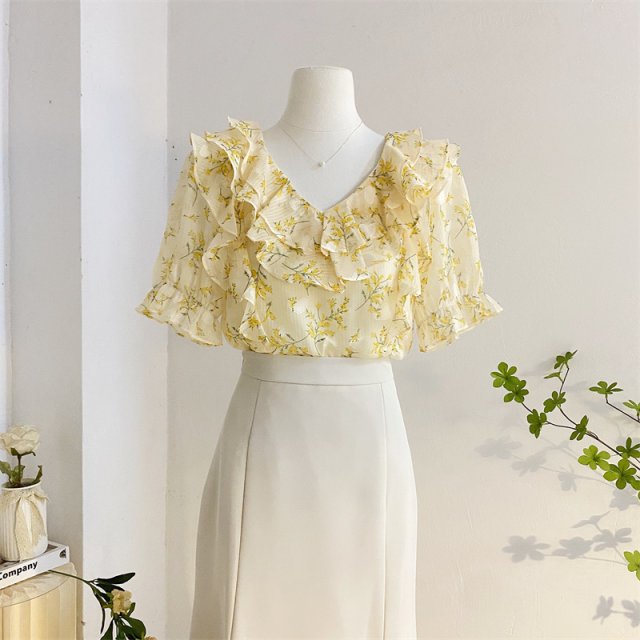 V-neck ruffled floral chiffon shirt sweet age-reducing short-sleeved shirt for women in summer design fashionable shirt top