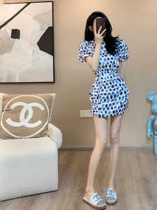 
Puff sleeve dress for women in summer new design niche temperament age-reducing high waist slimming floral hip skirt