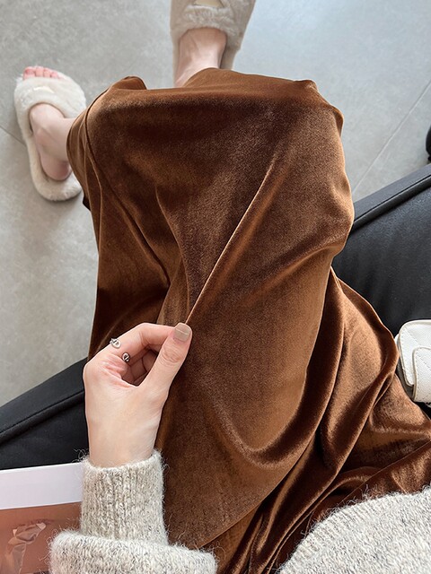 Golden velvet skirt female spring and autumn 2023 new high -level retro -high waist tube split middle long A -line skirt
