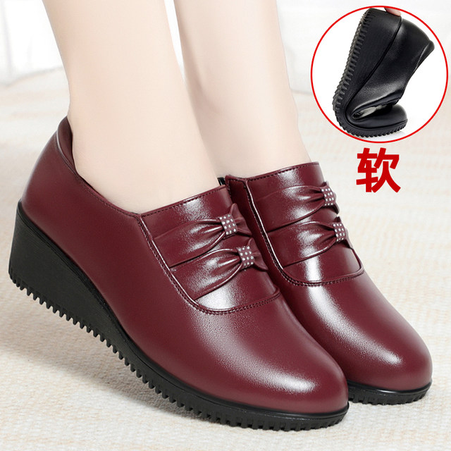 Wedge-heeled leather mother shoes soft sole non-slip middle-aged women's single shoes mid-heeled red middle-aged leather shoes comfortable round head