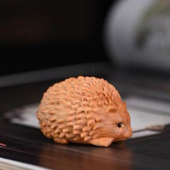 Log carving cute creative little hedgehog
