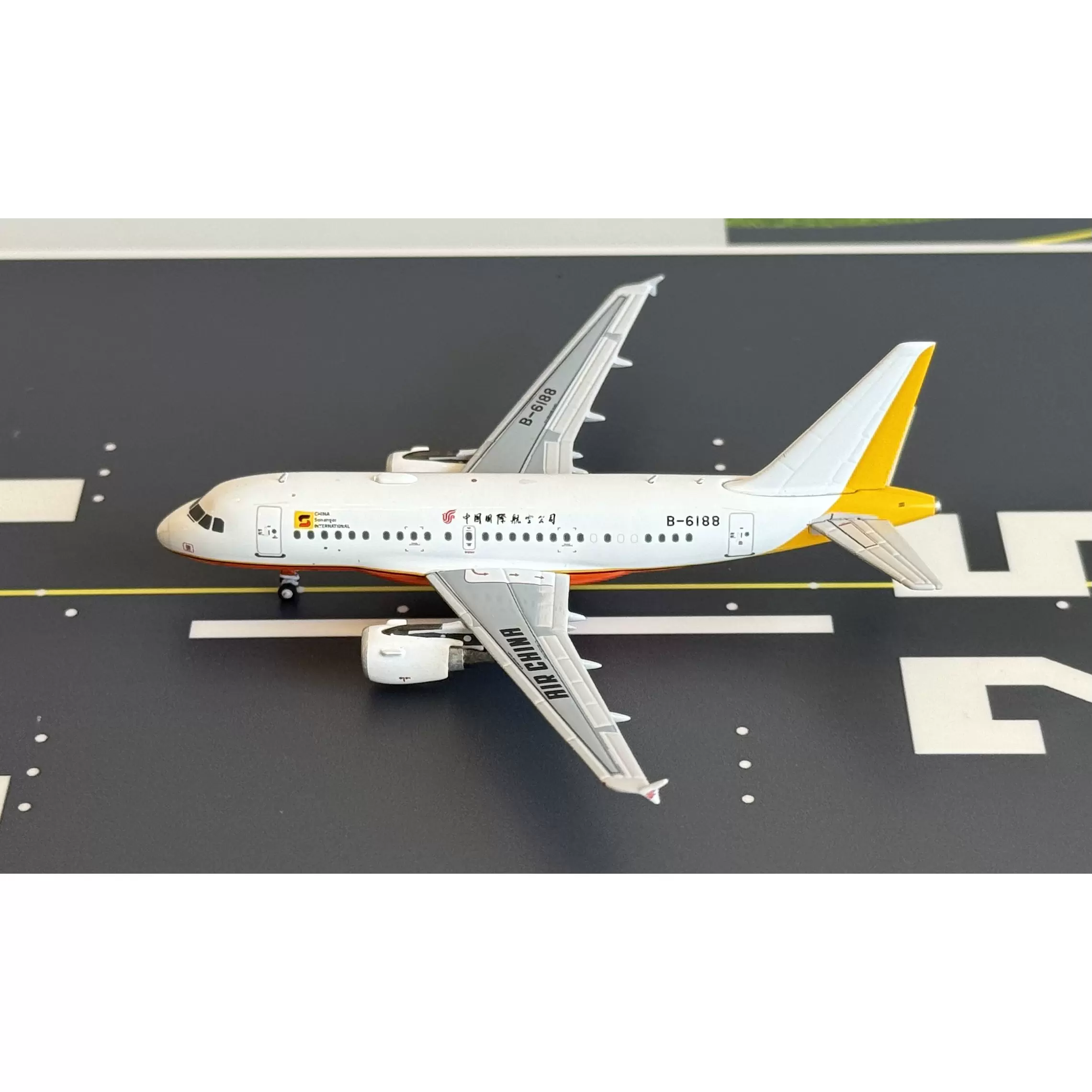 Phoenix 1:400 印尼鹰航B777-300ER PK-GIG 促销特价