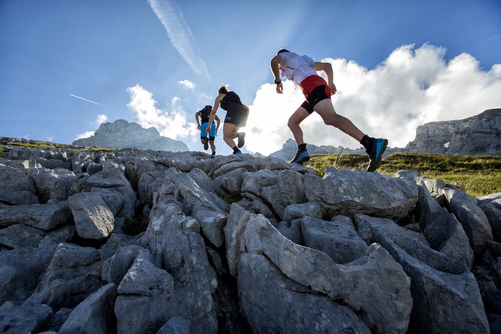 爱打扮(www.idaban.cn),秋日户外探险,不能缺少的三件基础装备!