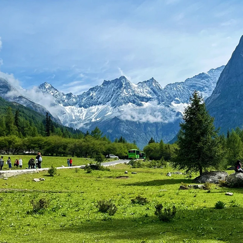 云南旅游丽江大理7天6晚4钻住宿香格里拉泸沽湖15人纯玩团含机票