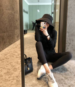 25 Spring and Autumn Ins Stretch Shark Pants Leggings Nine-point Tight Bodybuilding Yoga Pants Black Markless Outdoor Wear Women
