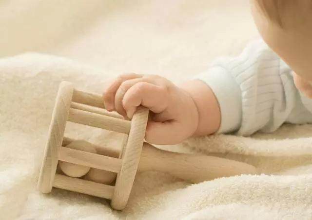 0-1岁,宝宝精细运动培养详细指南